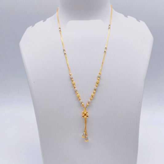 Gold necklace on a mannequin bust with weight indication