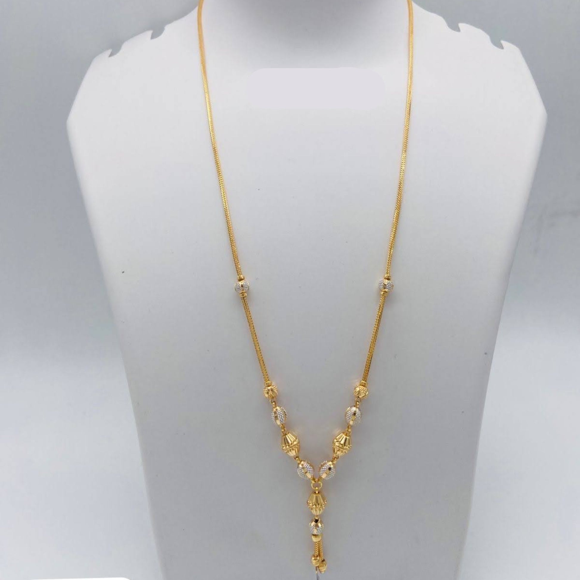 Gold necklace on a mannequin bust with weight displayed