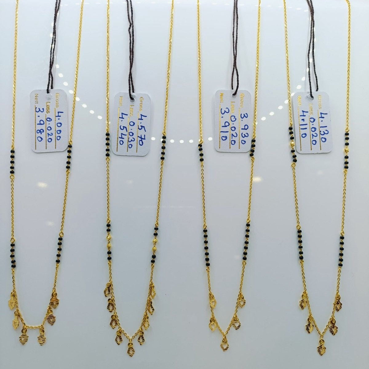Short Mangalsutra with leaf pattern
