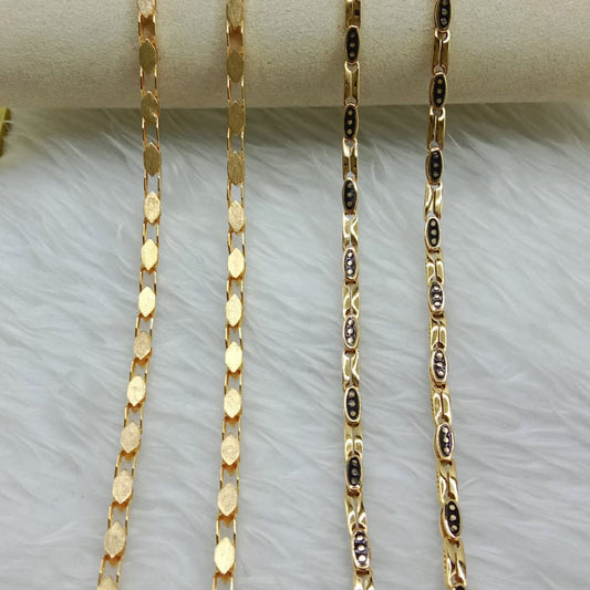 Gold chain necklace on a white background with measurements indicated.