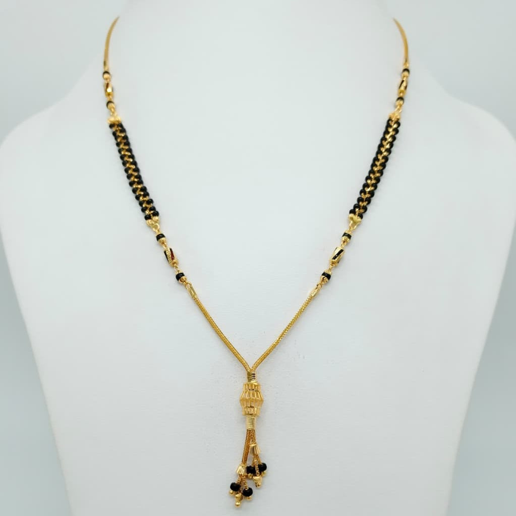 oval pendant Short Mangalsutra