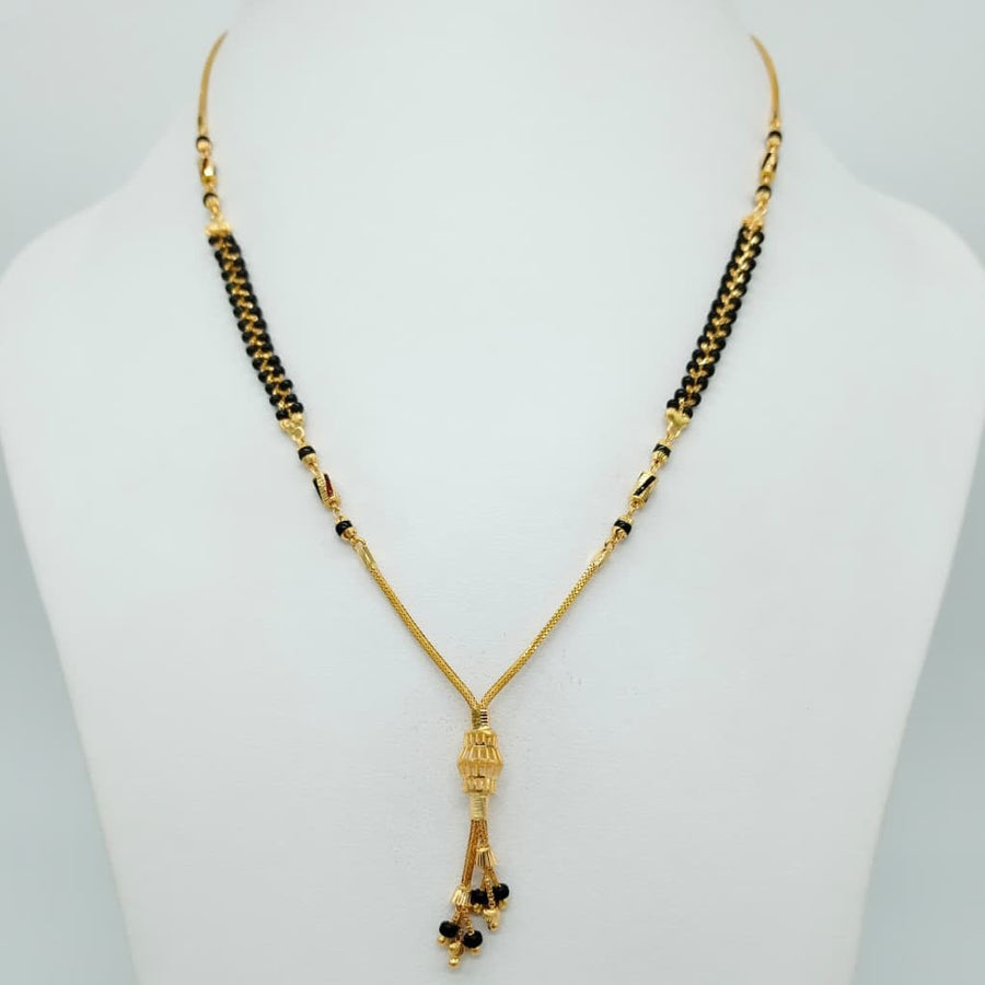 oval pendant Short Mangalsutra