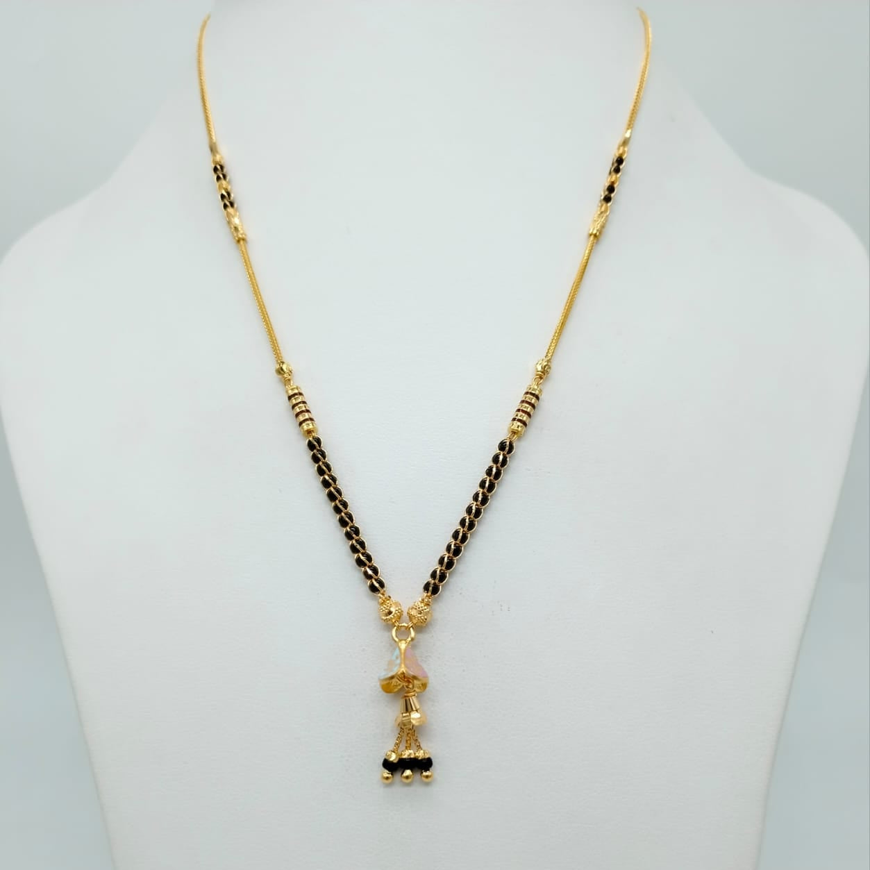 Triangle pendant Short Mangalsutra