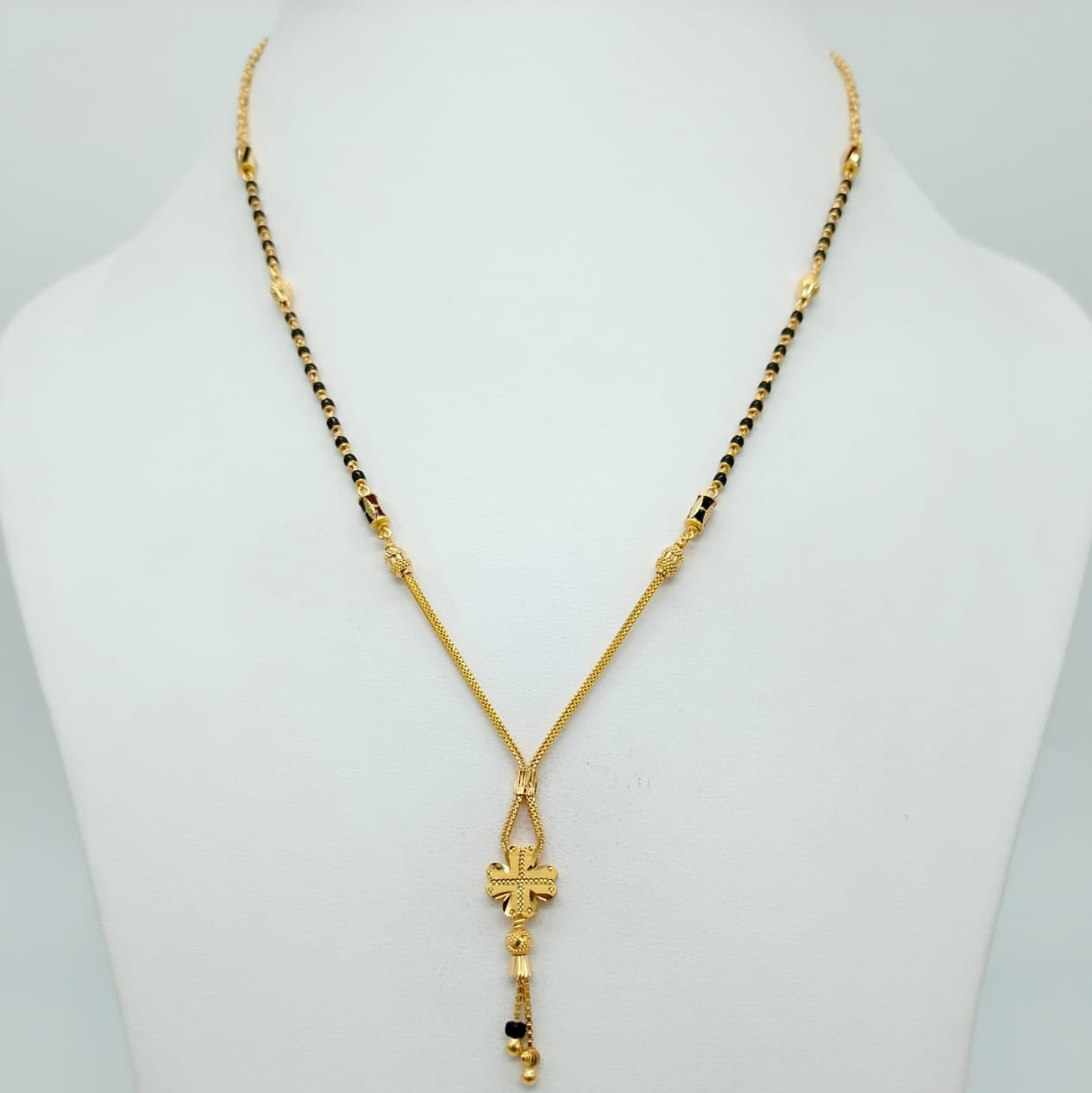 Flower pendant Short Mangalsutra