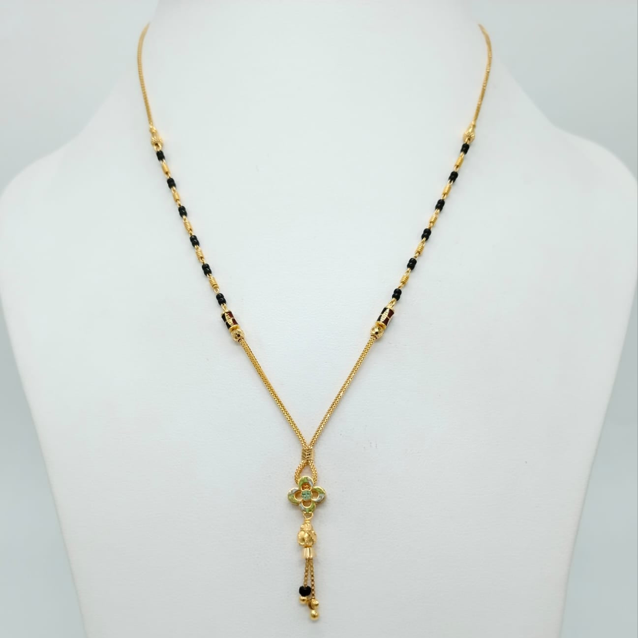Flower pendant Short Mangalsutra