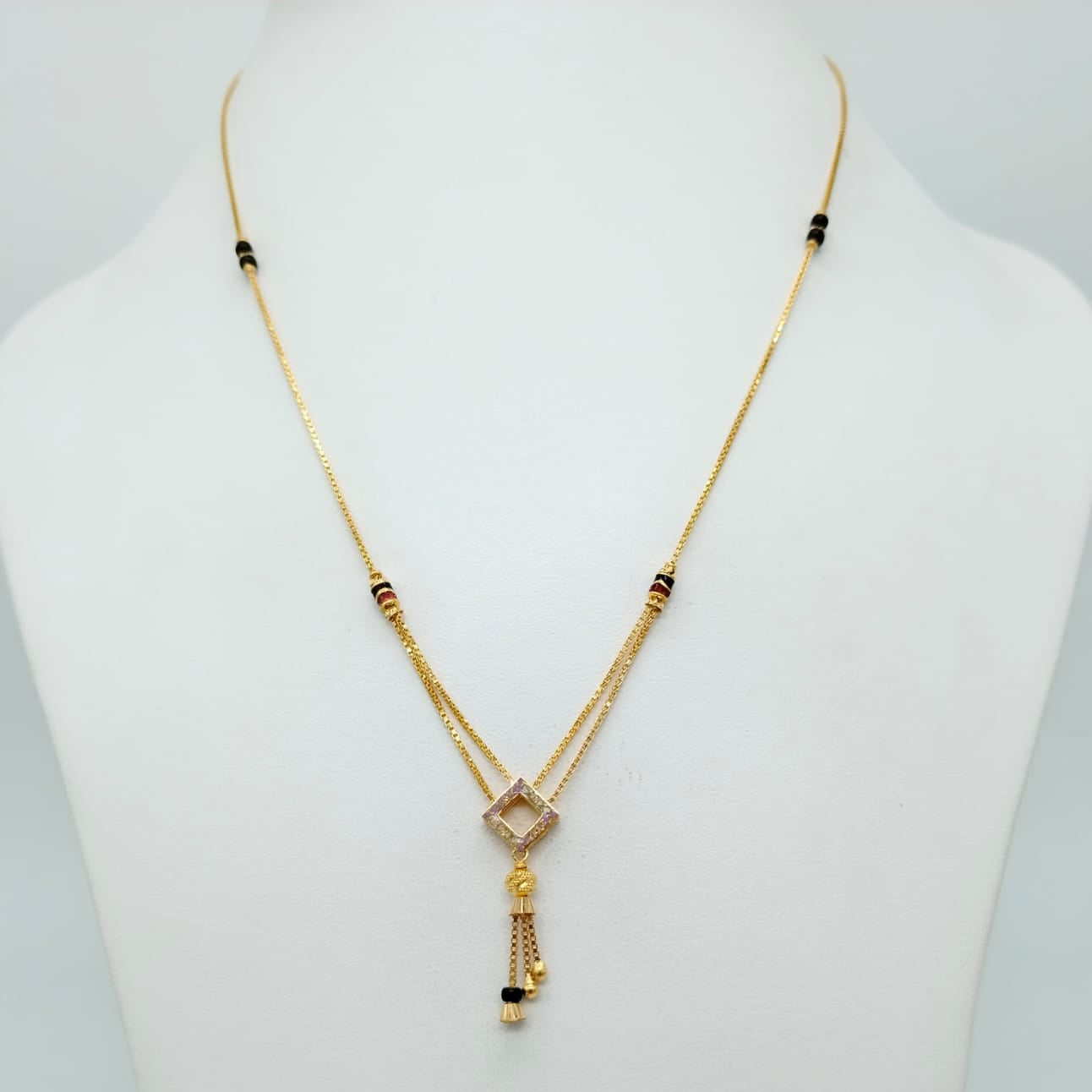 Diamond design pendant Short Mangalsutra