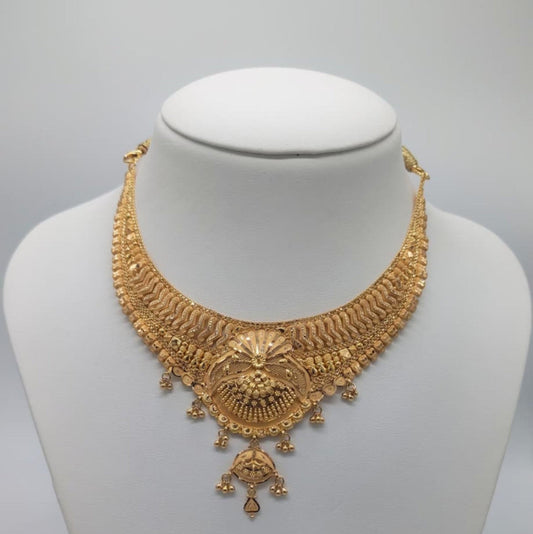 Gold necklace on a mannequin bust with weight displayed
