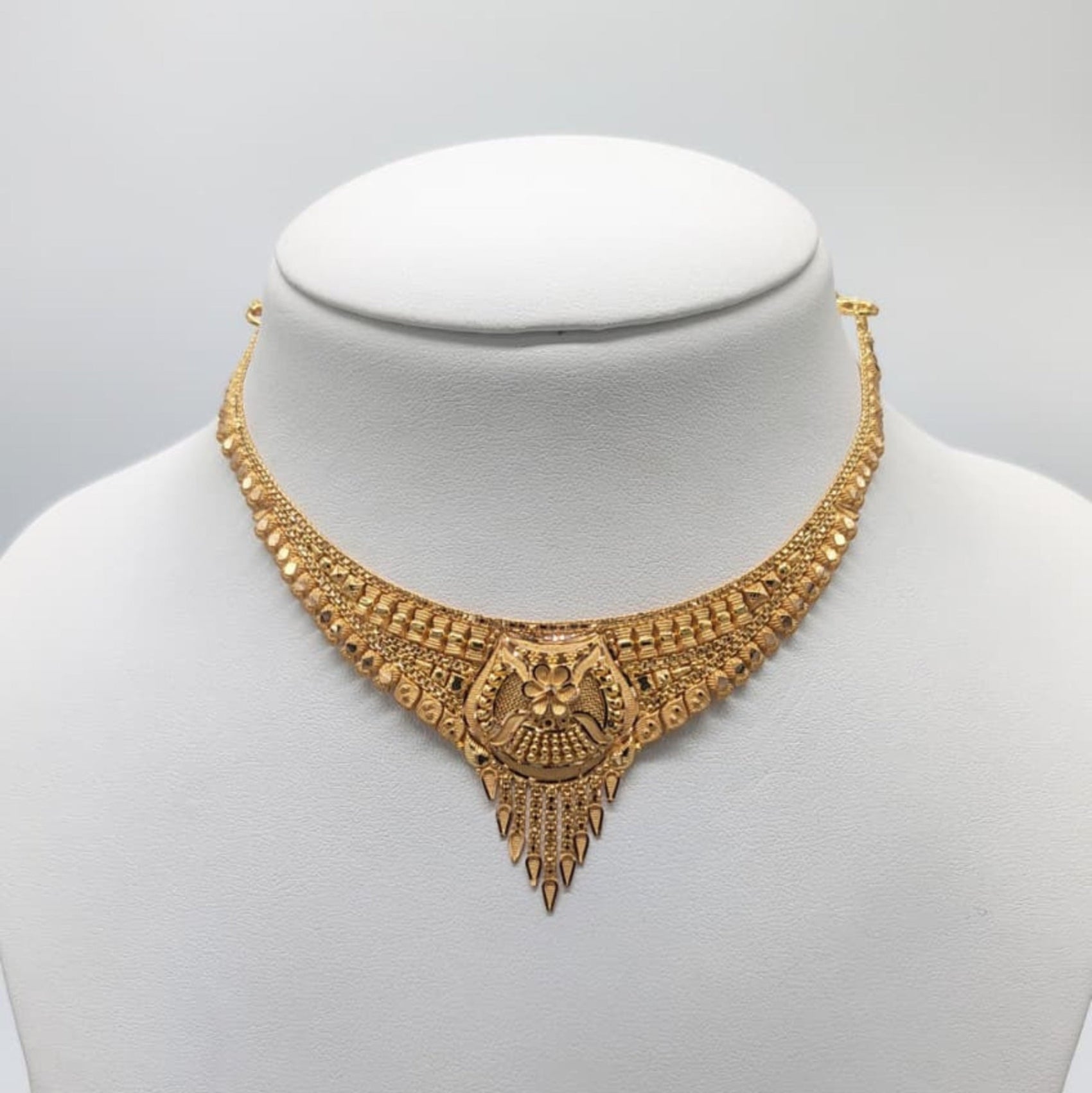Decorative gold necklace on a mannequin 